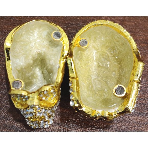Golden Skull Trinket Jewelry Box with Stunning Rhinestone? Appx 2.75x2x2.5" - Picture 11 of 16